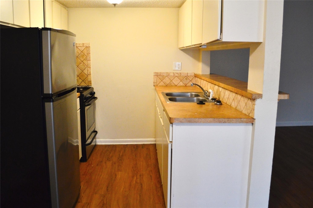 4709 Harmon Ave - Photo 2