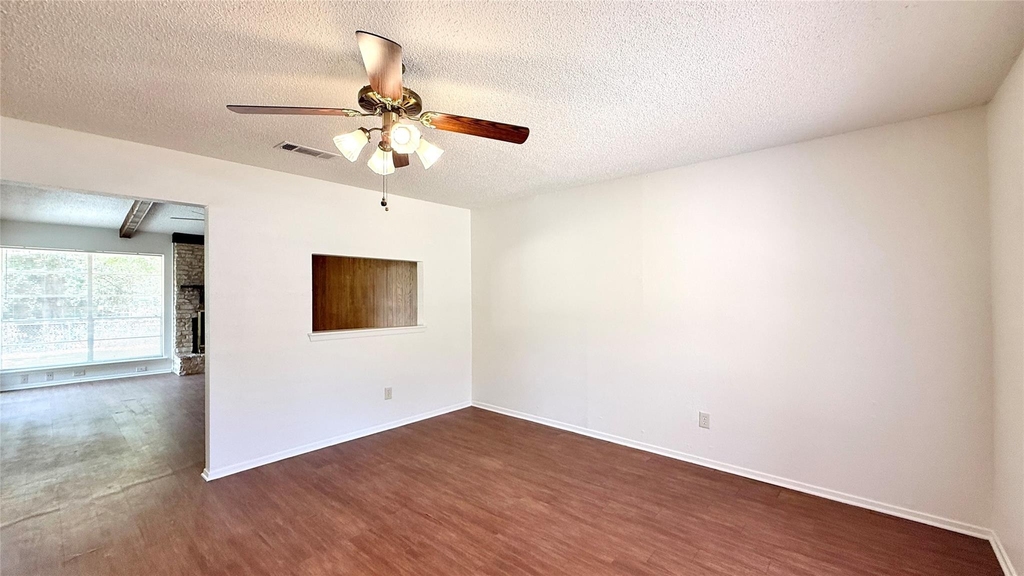 10105 Oak Hollow Dr - Photo 3