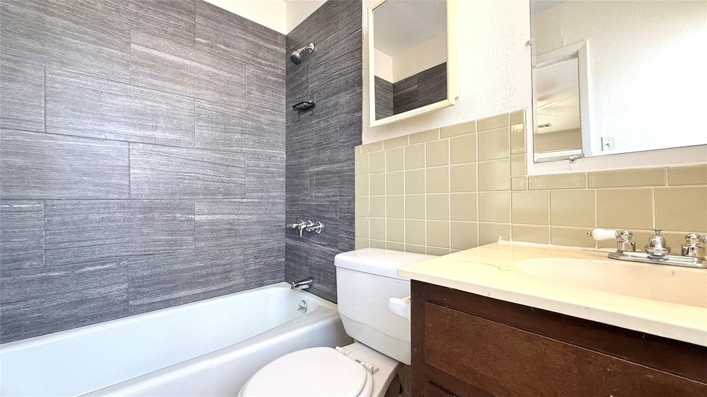 10105 Oak Hollow Dr - Photo 16