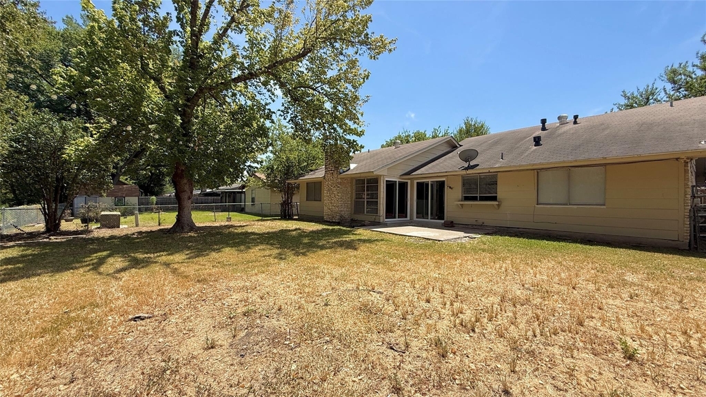 10105 Oak Hollow Dr - Photo 17