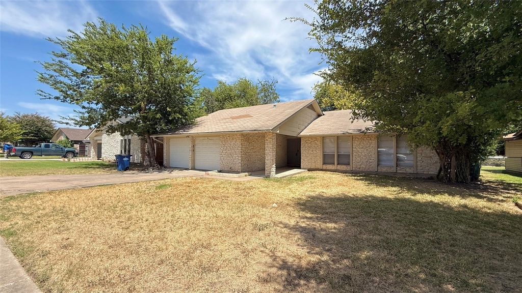 10105 Oak Hollow Dr - Photo 2