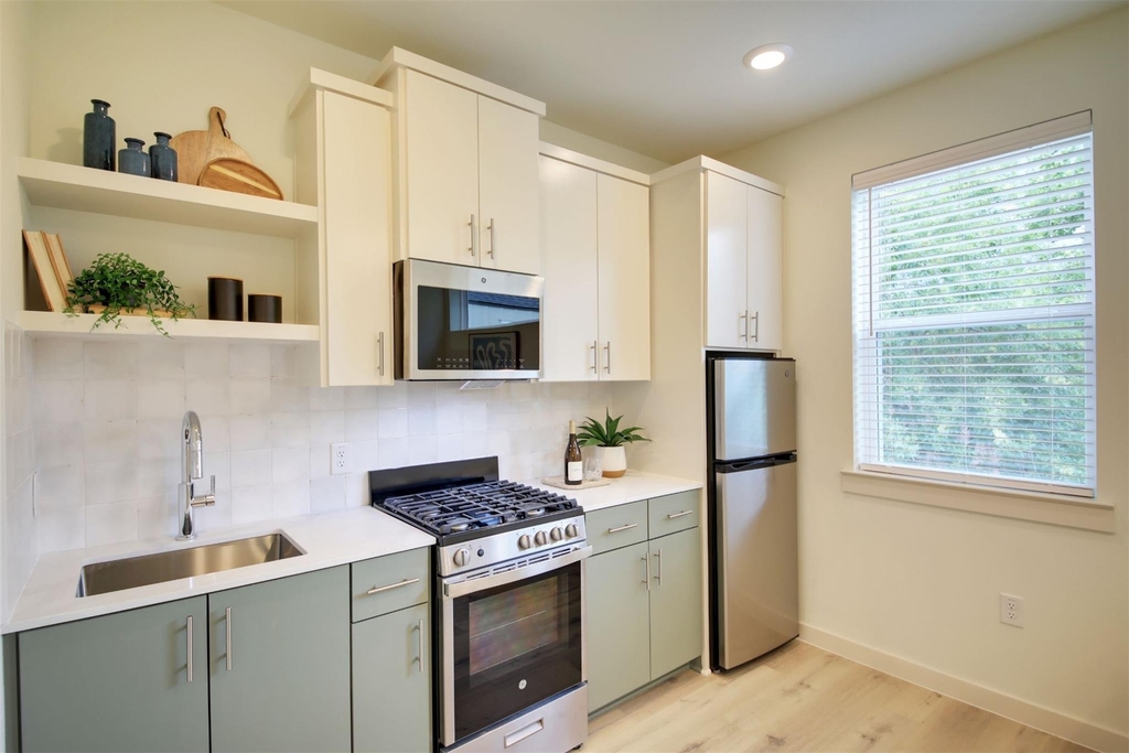 6802 Montana St - Photo 2