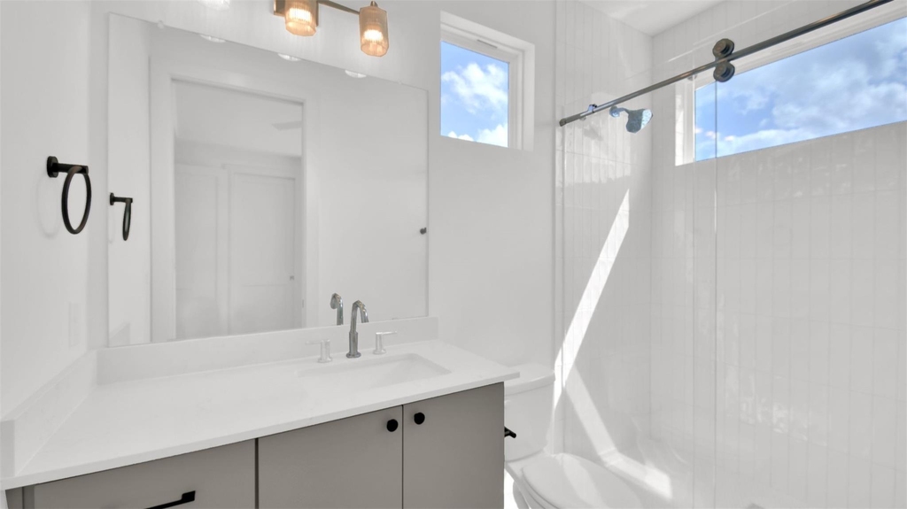 7208 Providence Ave - Photo 9