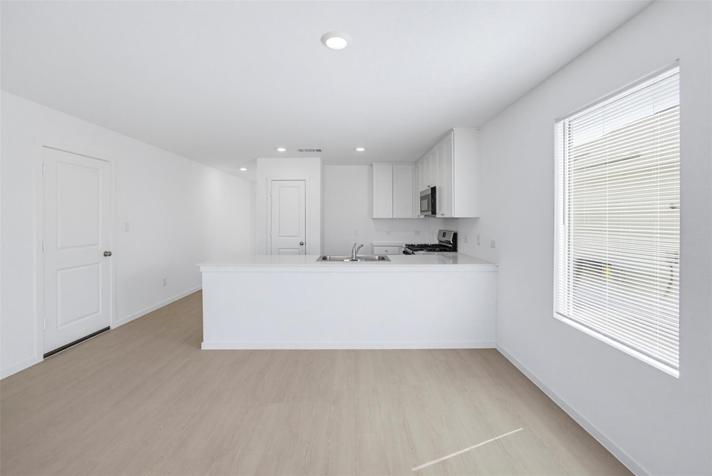 408 Paris St - Photo 10