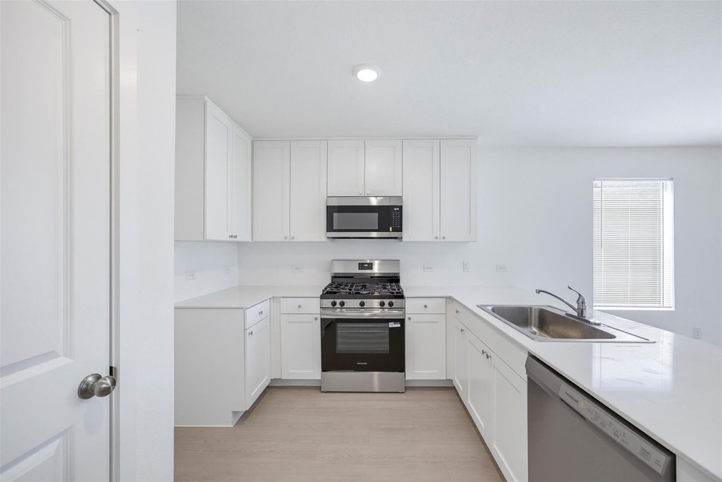 408 Paris St - Photo 8