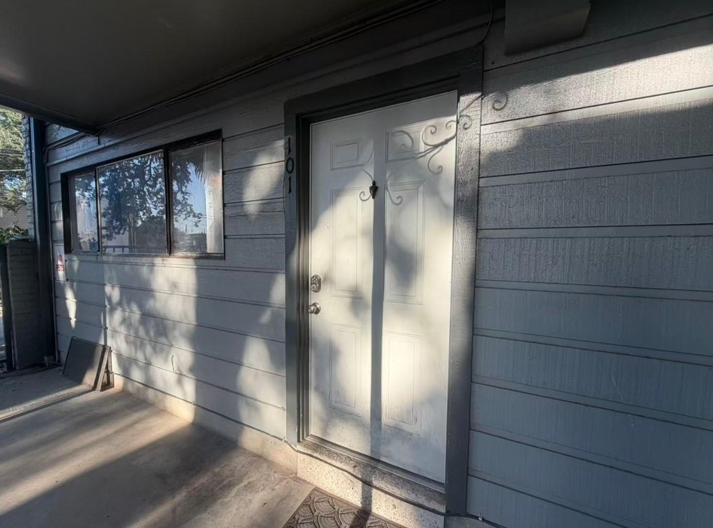 803 W 28th St - Photo 0