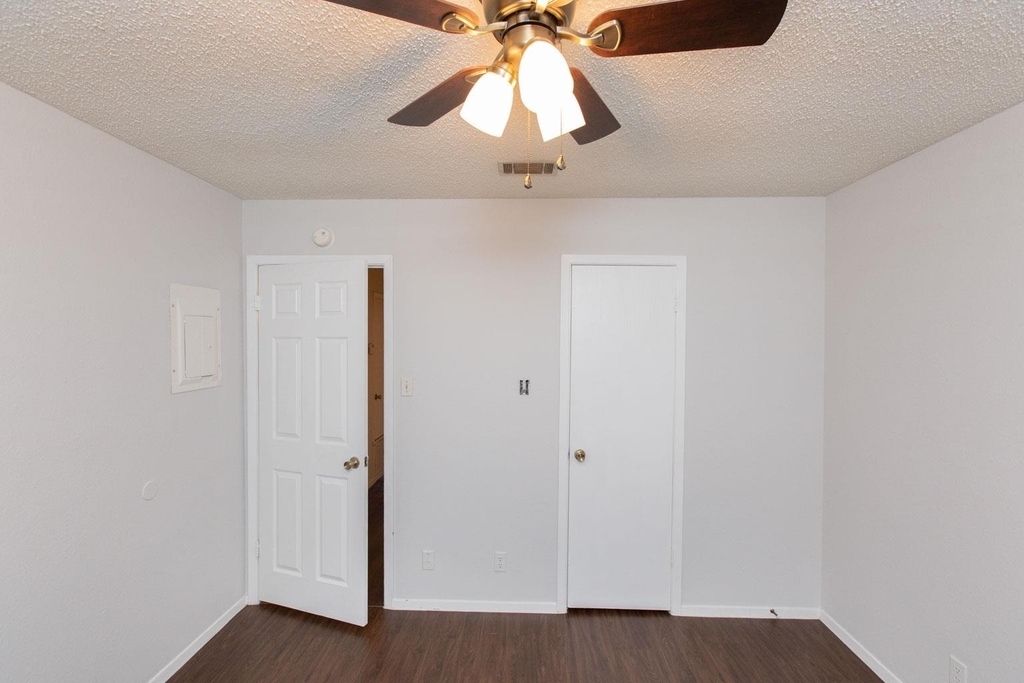 2102 Courtney St - Photo 9