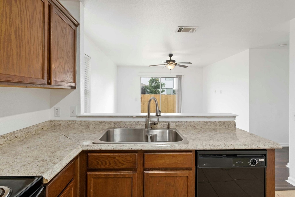 12409 Sky Harbor Dr - Photo 8