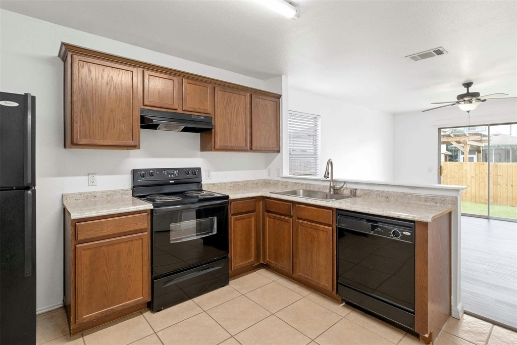 12409 Sky Harbor Dr - Photo 6