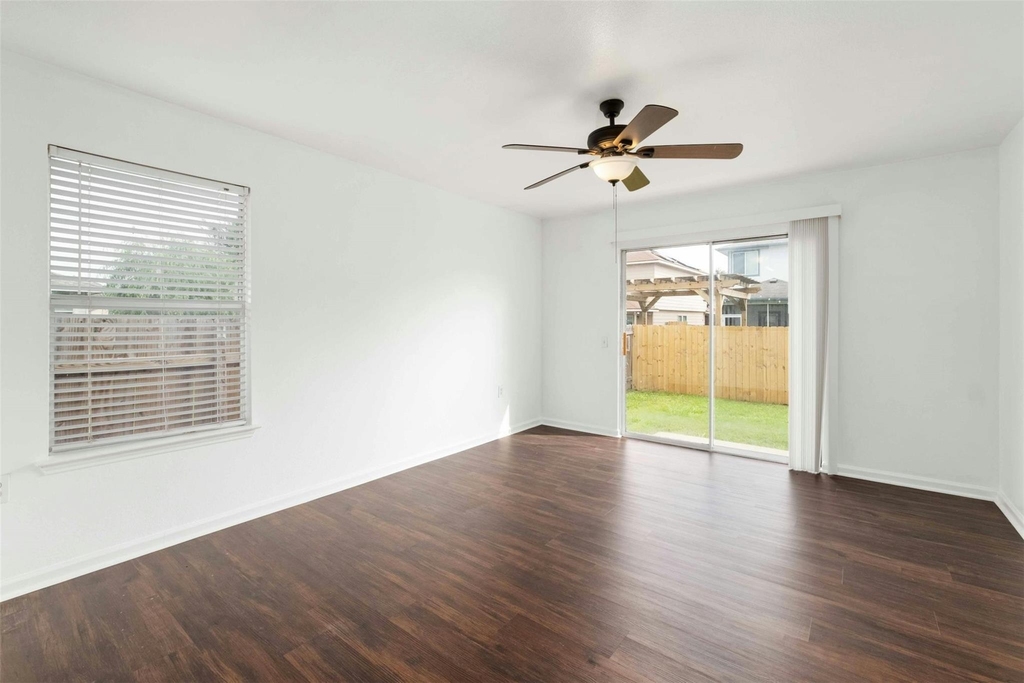 12409 Sky Harbor Dr - Photo 3