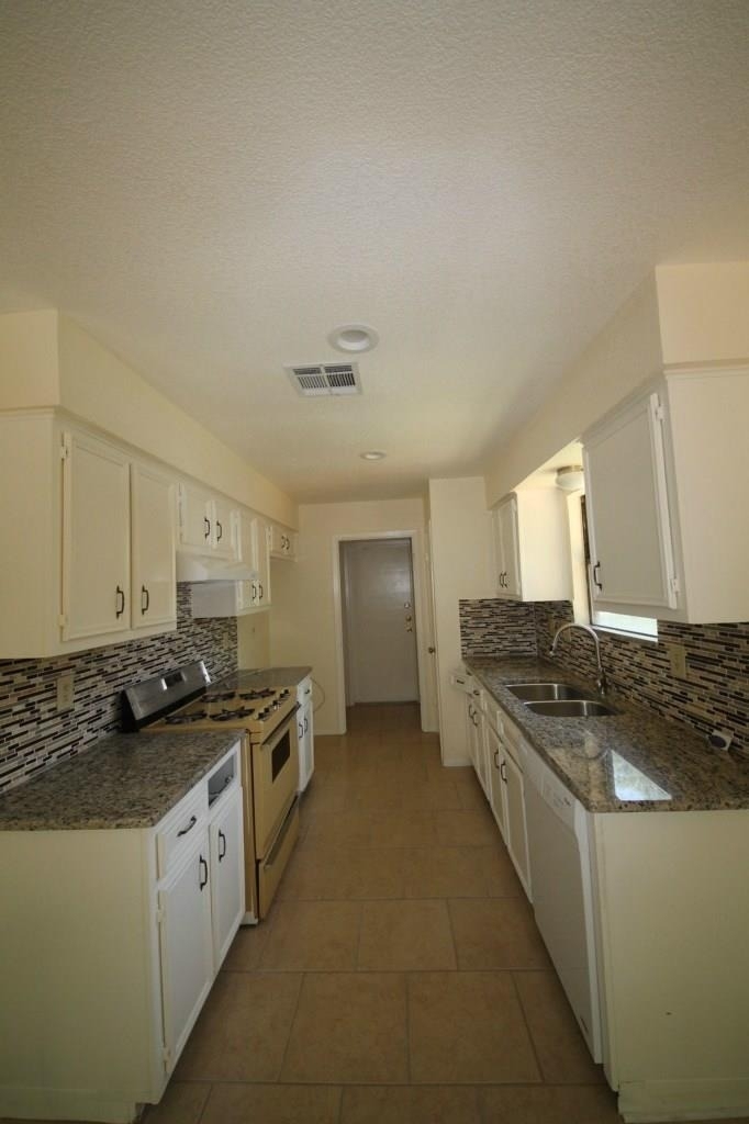 12708 Lamppost Ln - Photo 4