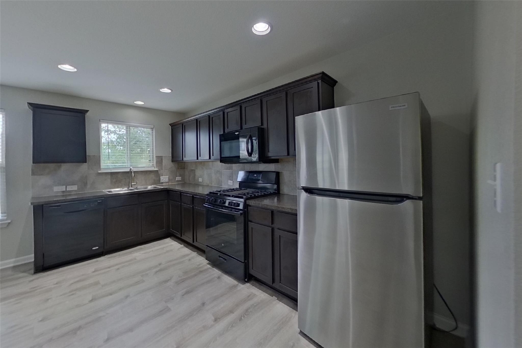 15102 Verela Dr - Photo 3