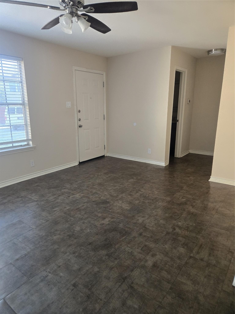 1207 Southport Dr - Photo 3