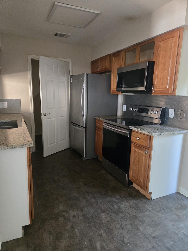 1207 Southport Dr - Photo 1
