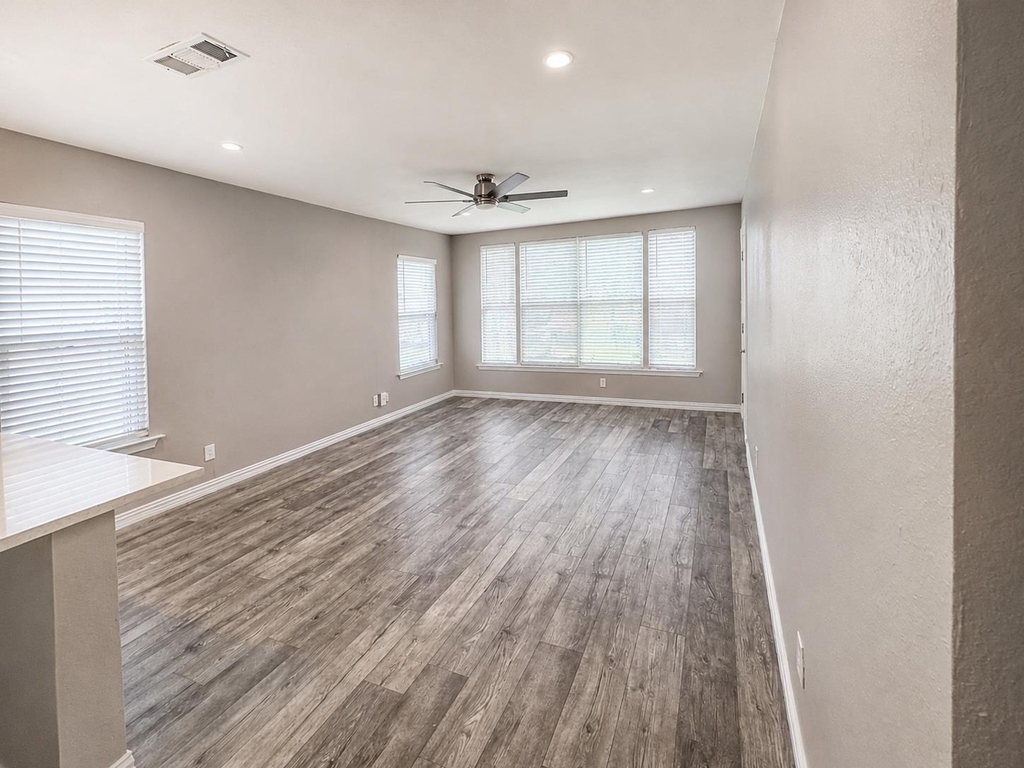 4603 Leslie Ave - Photo 6