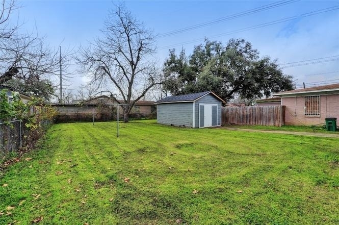 4603 Leslie Ave - Photo 17