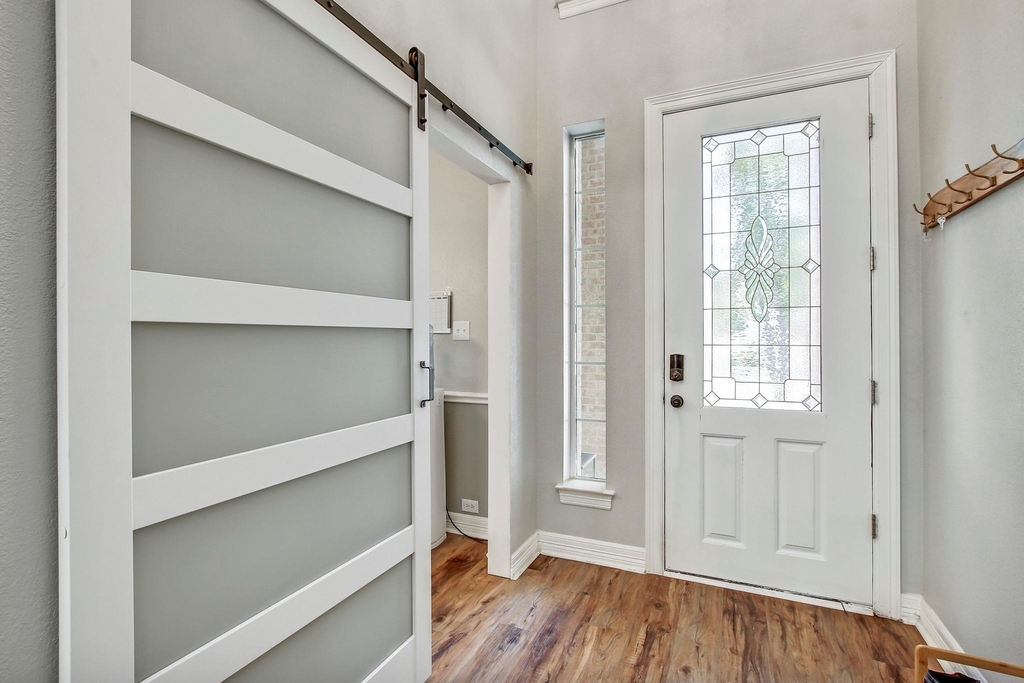 140 Fairwood Dr - Photo 2
