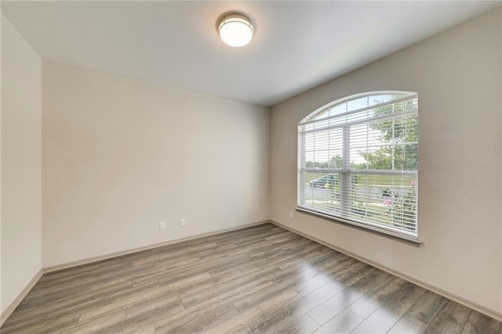 15113 Fernhill Dr - Photo 9
