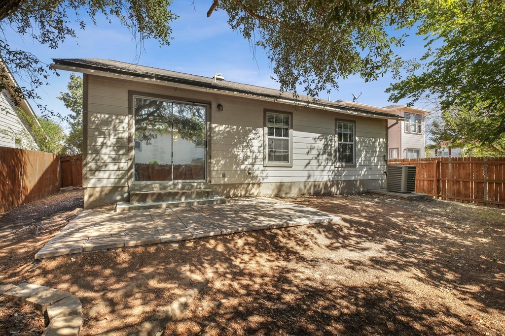 13312 Vizquel Loop - Photo 23