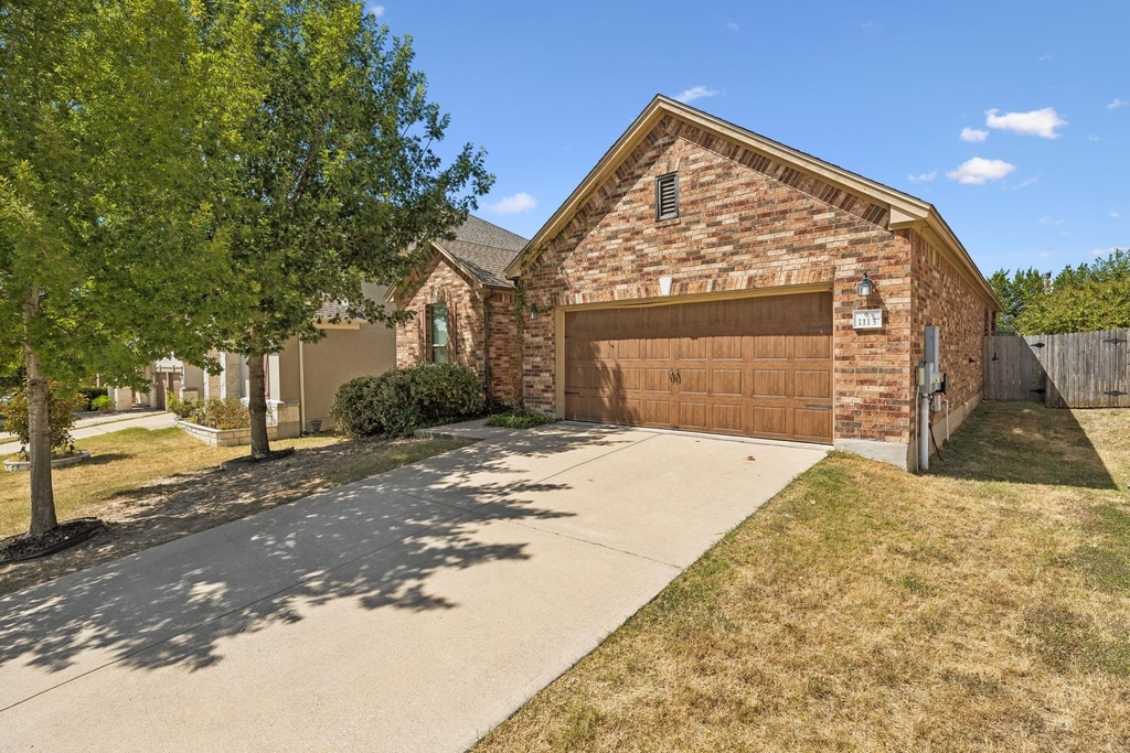 1113 Yellow Iris Rd - Photo 0