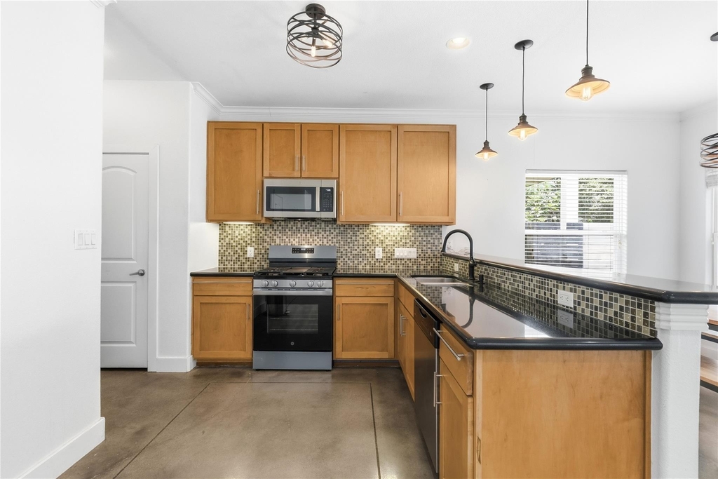 2610 Hidalgo St - Photo 6