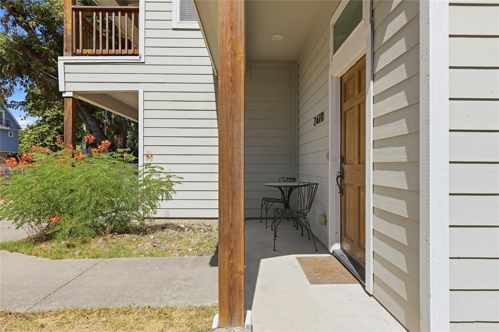 2610 Hidalgo St - Photo 2