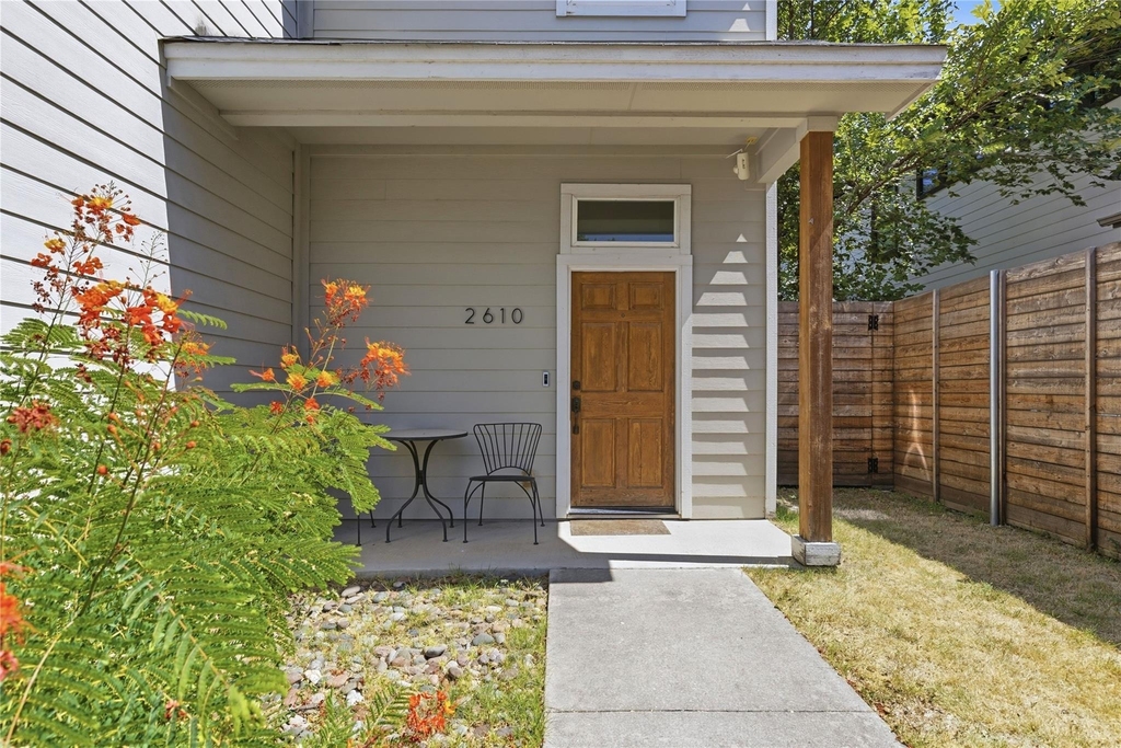 2610 Hidalgo St - Photo 1