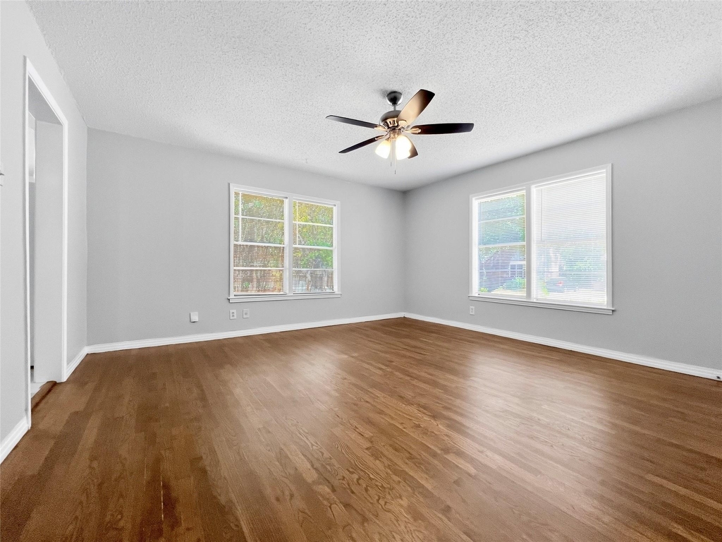 5400 Harmon Ave - Photo 3