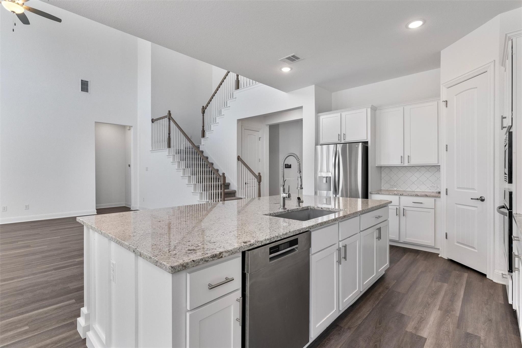 724 Landing Ln - Photo 12