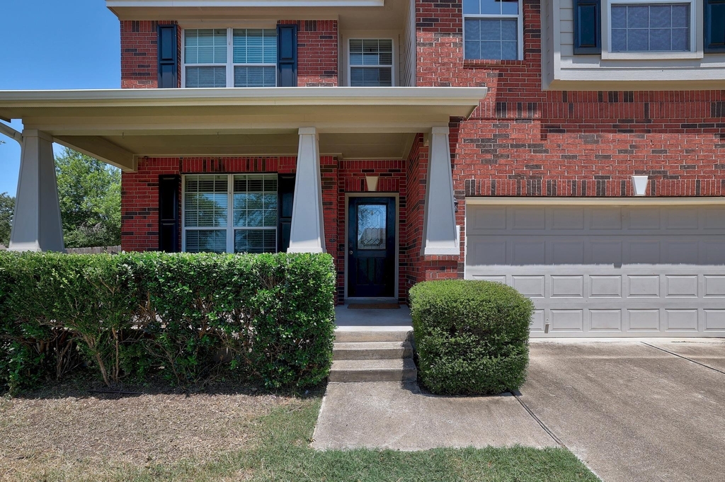 1305 Horseshoe Ranch Dr - Photo 2