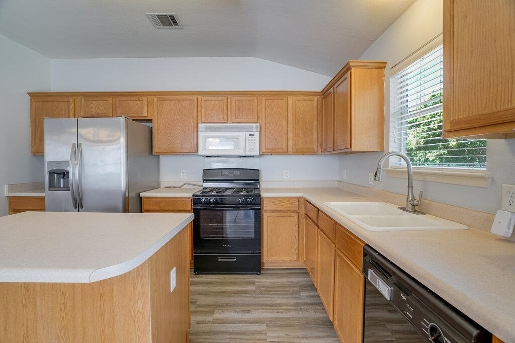 3310 Zinfandel Ln - Photo 2