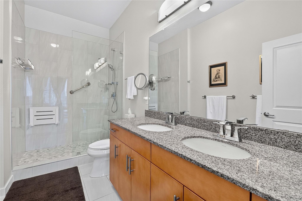360 Nueces St - Photo 16