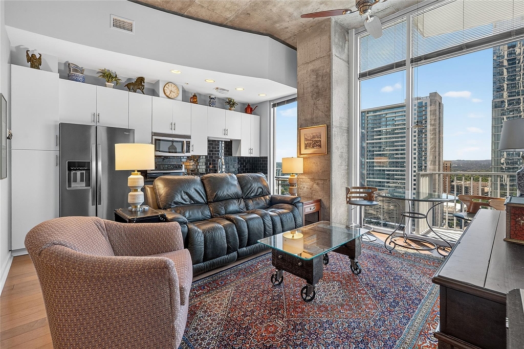 360 Nueces St - Photo 0
