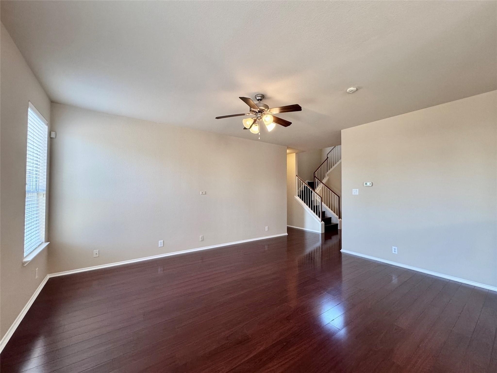 1912 Golden Arrow Ave - Photo 2