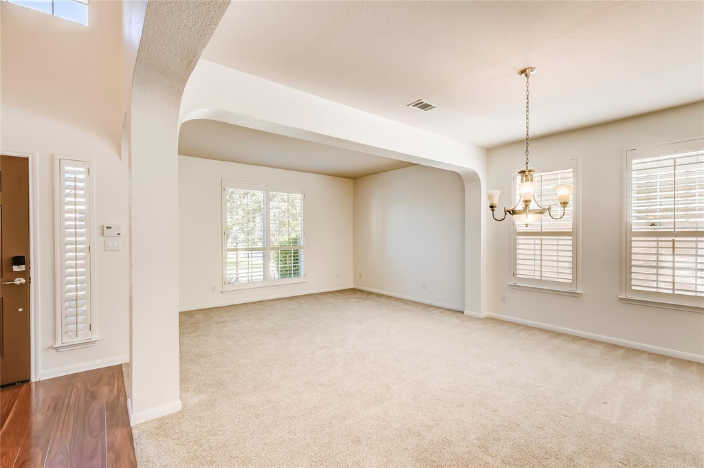 15617 Pumpkin Ridge Dr - Photo 4