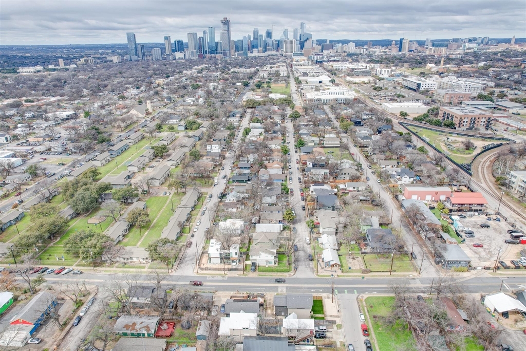 2501 E 4th St - Photo 29