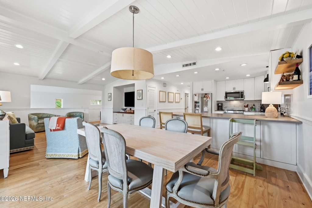 1440 Beach Avenue - Photo 3
