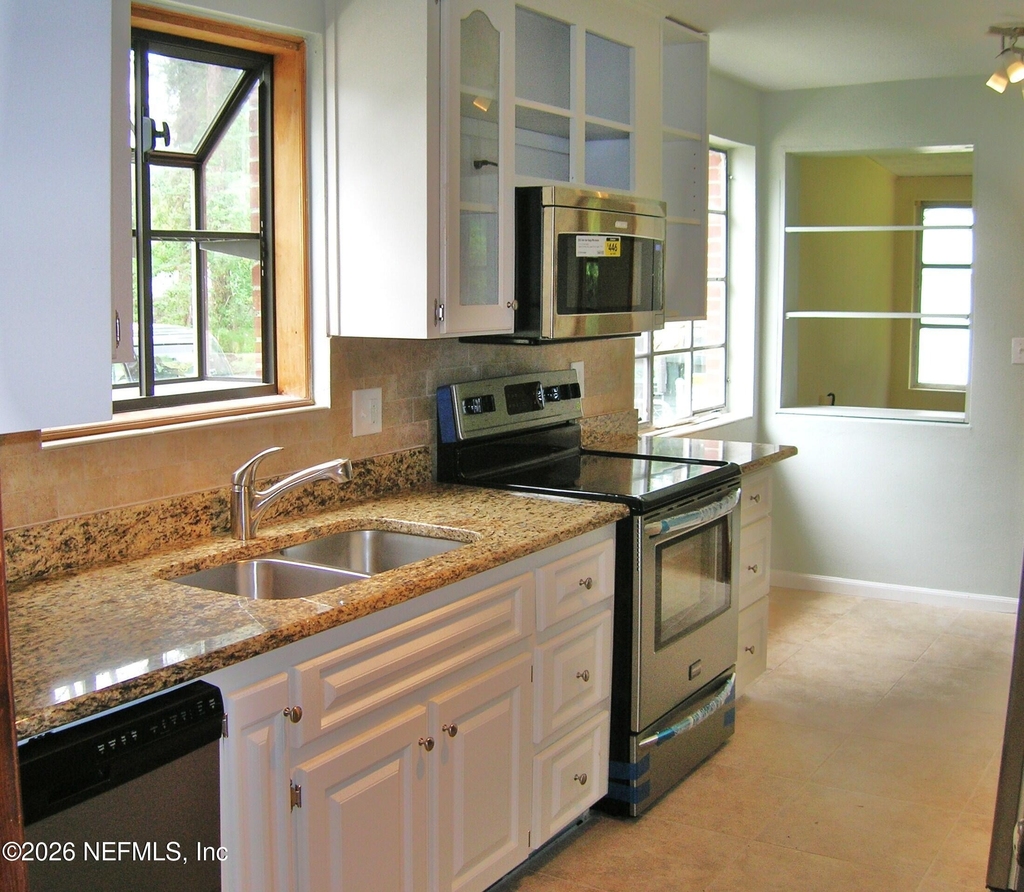 1077 Wolfe Street - Photo 3