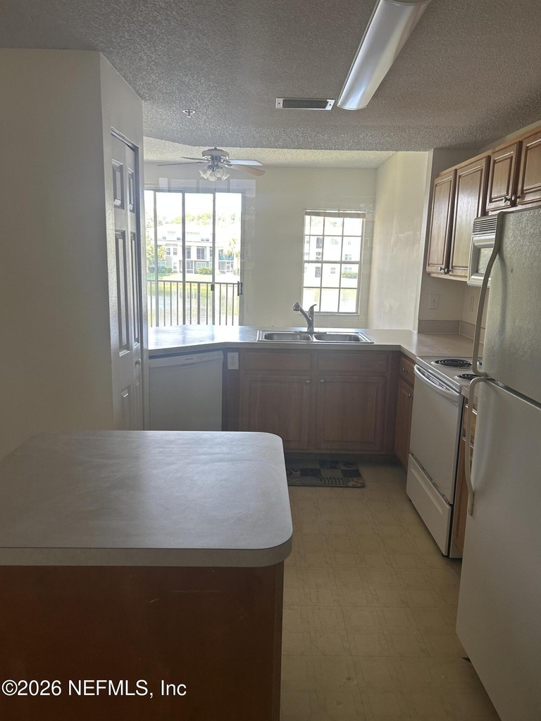 1005 Bella Vista Boulevard - Photo 3