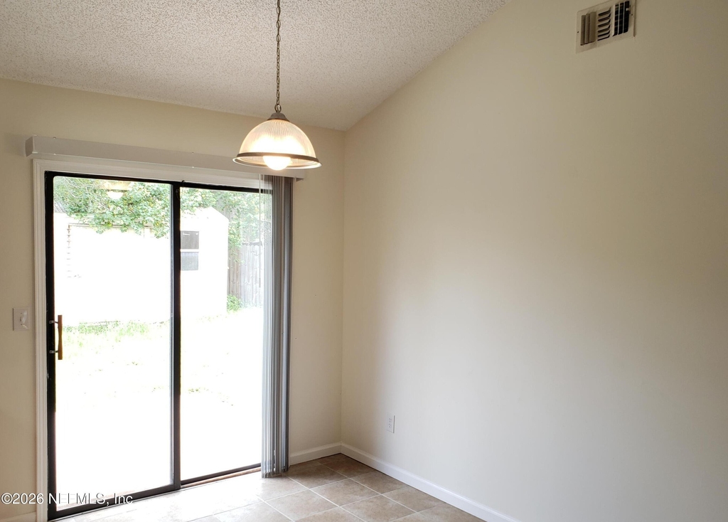 2642 San Francisco Boulevard - Photo 9