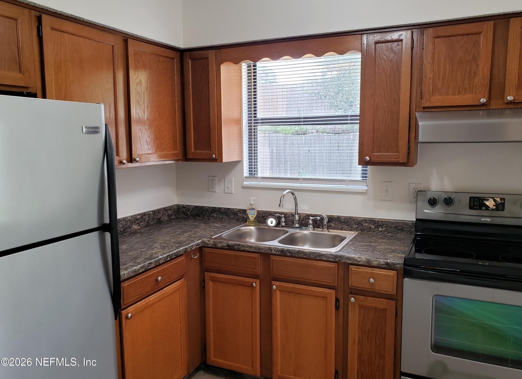 2642 San Francisco Boulevard - Photo 7