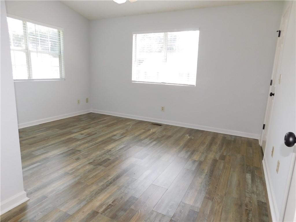 137 Riverside Circle - Photo 7