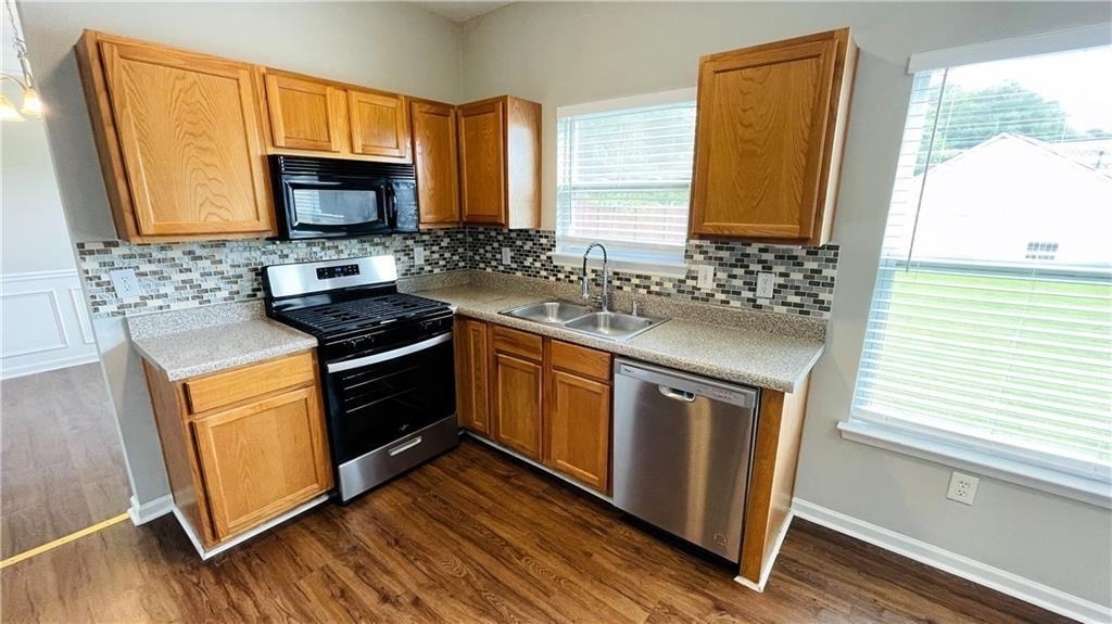 1215 Grey Rock Way - Photo 4