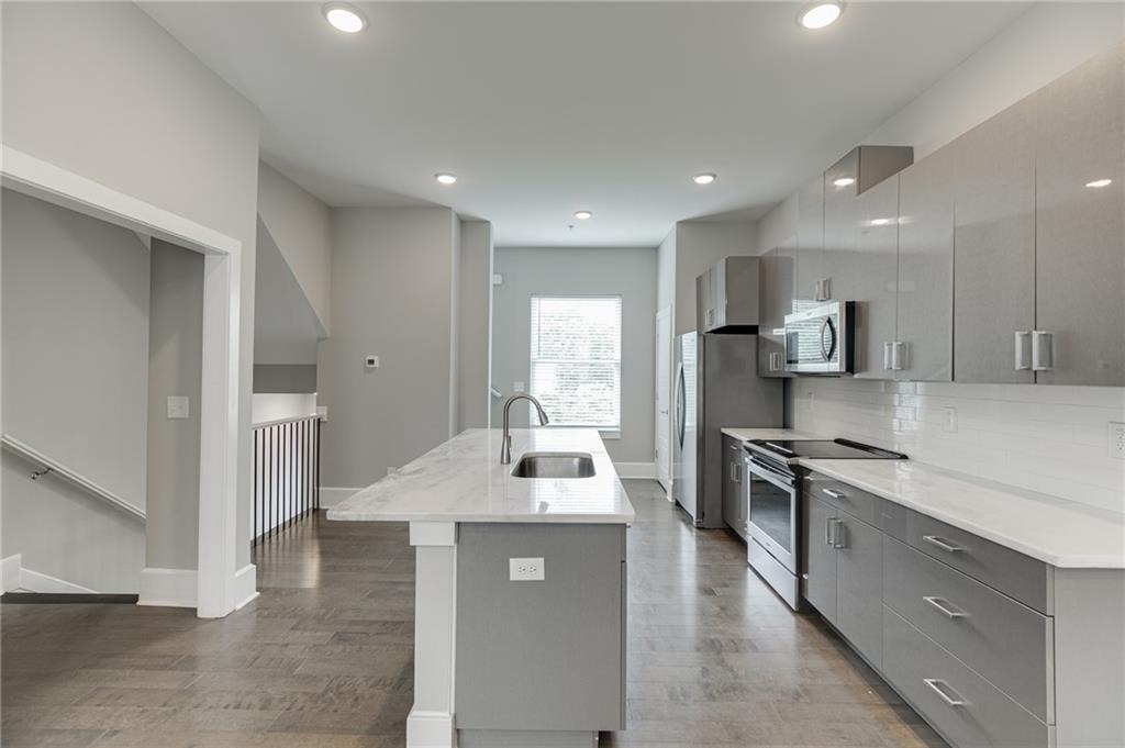 456 Parkway Drive Ne - Photo 4
