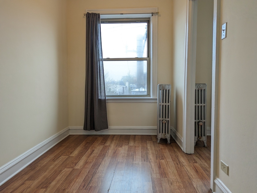 2536 N Sawyer Avenue - Photo 3