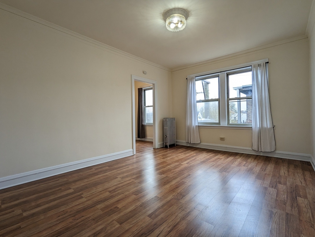 2536 N Sawyer Avenue - Photo 1