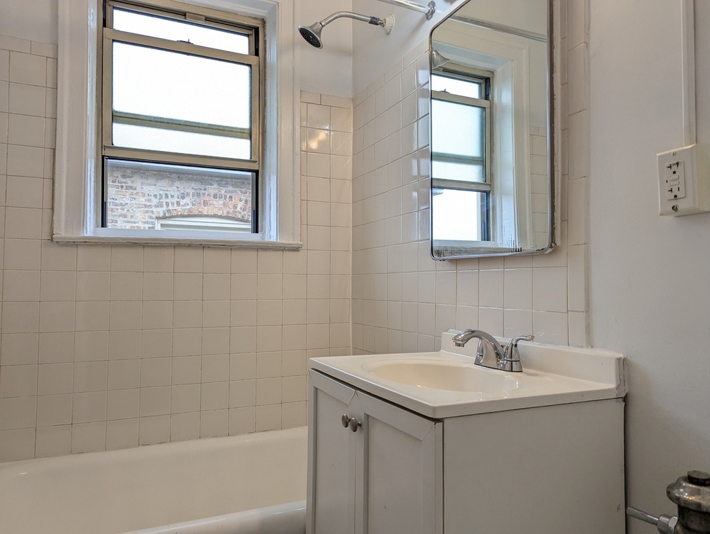 2536 N Sawyer Avenue - Photo 5