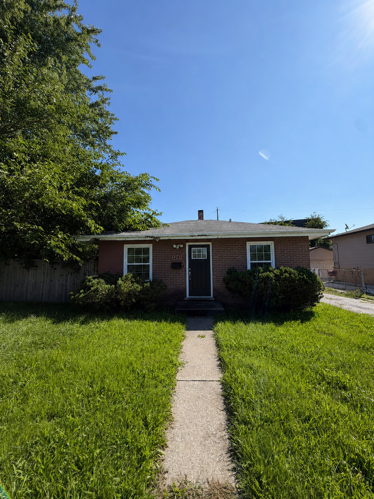 1241 Arthur Street - Photo 2