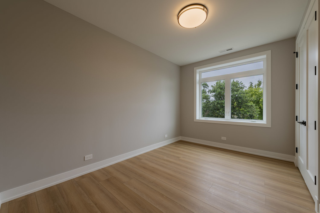 6519 W Addison Street - Photo 18
