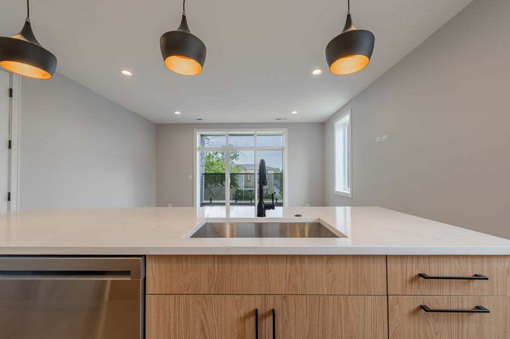 6519 W Addison Street - Photo 9